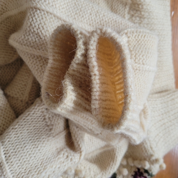 Vintage Cottagecore Cream Wool Hand Knit Floral Bobbles Cardigan - Picture 9 of 15